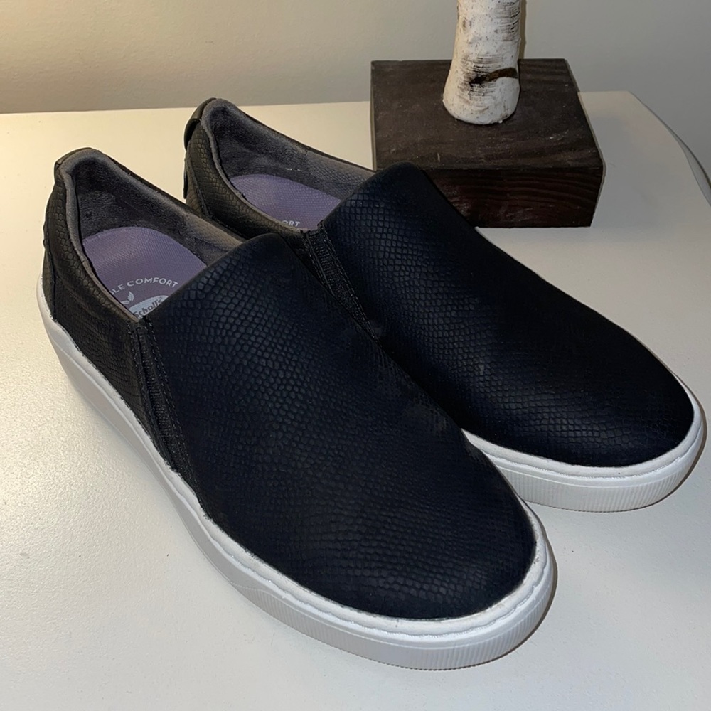 Dr. Scholl’s slip on sneaker